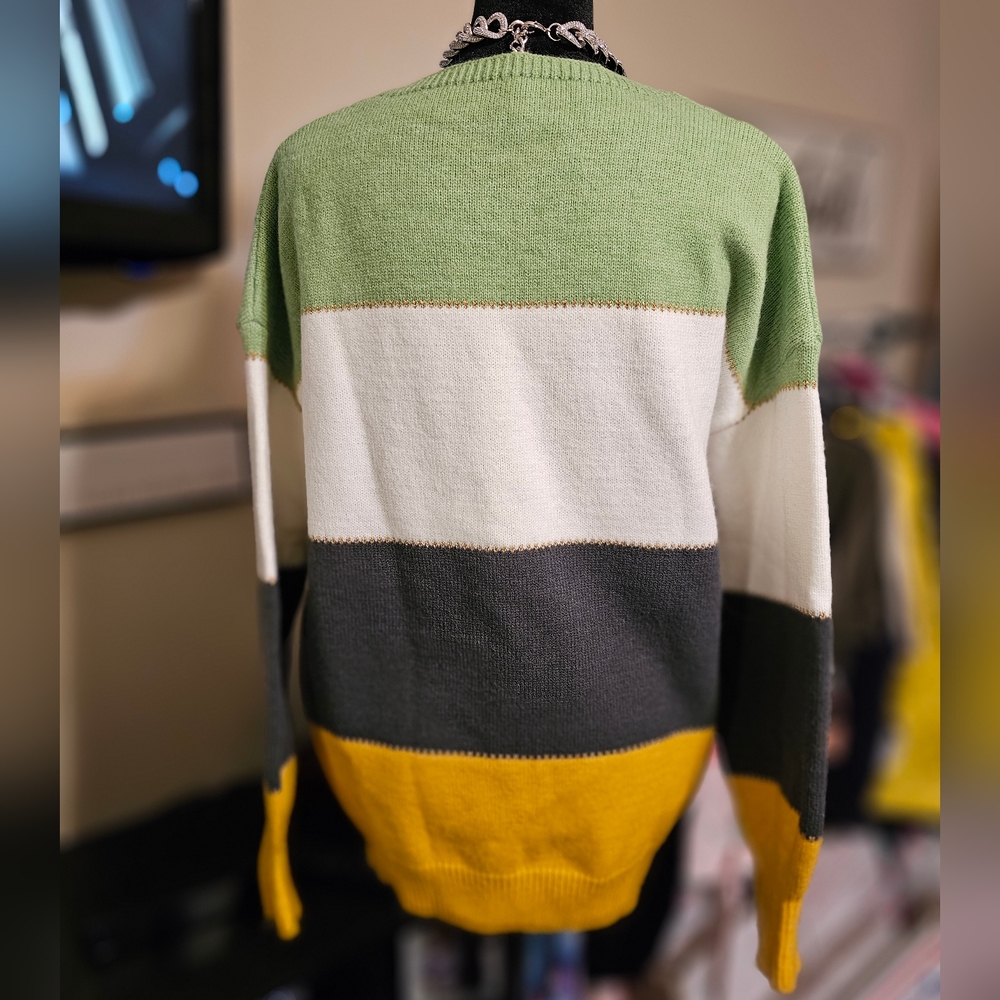 Green Color Block Patchwork Sweater - Picture 4 of 9